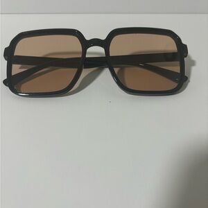 Chic Black Sunglasses with Brown Tinted Lenses